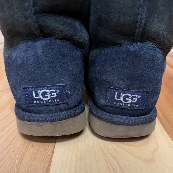 UGG Classic Short Sheepskin Shearling Boot in Two Toned Eve Blue - Picture 11 of 16